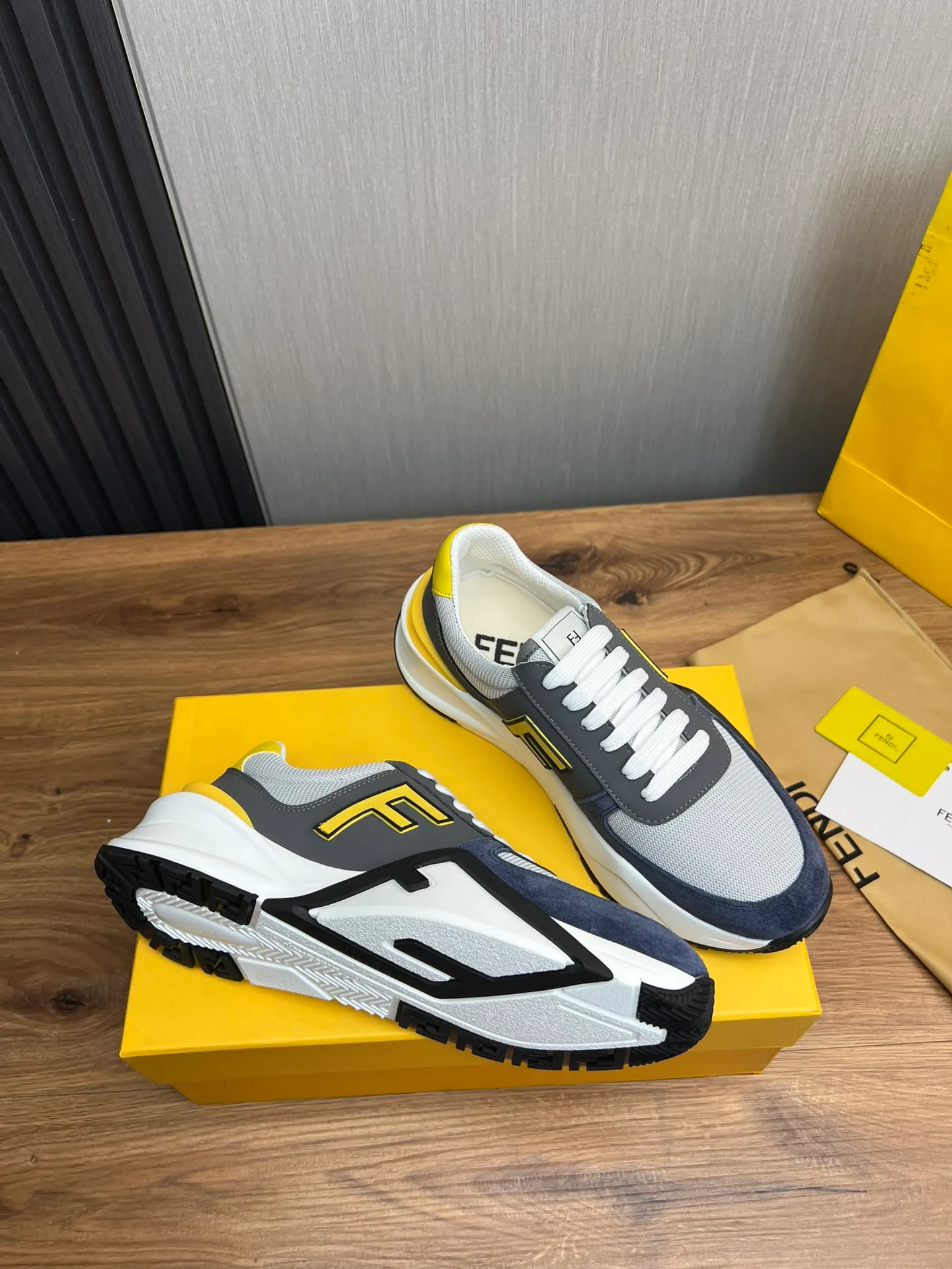 Men's shoes 💰520💰 Fendi [Fendi] hot style is on the market 🔥Fashionable casual men's shoes 🔱 Made of original cowhide + breathable mesh lining + sheepskin feet, perfect shape, top quality, you deserve it 🔜Original outsole, ultra-light, non-slip and wear-resistant 👣 Standard size 38-44 (customized in 45)